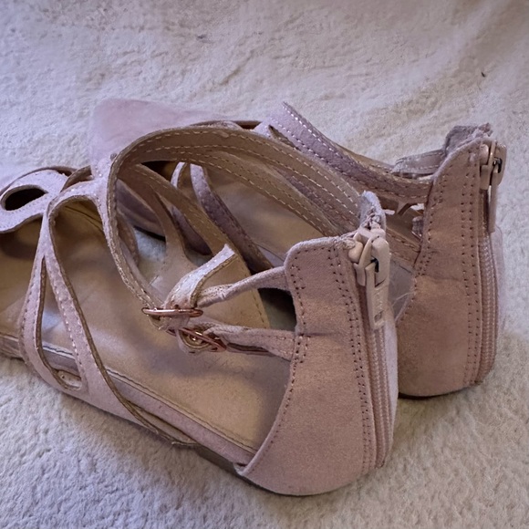 Flats - Picture 2 of 2